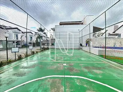    Casa/ quadra de esportes.
