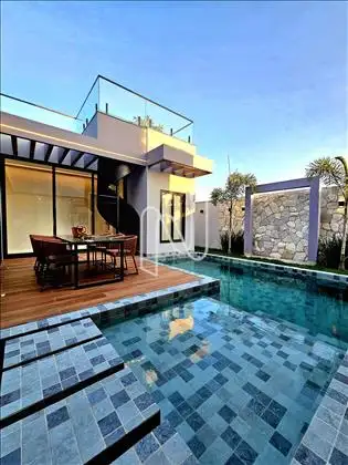    Casa/piscina.   Casa/piscina.