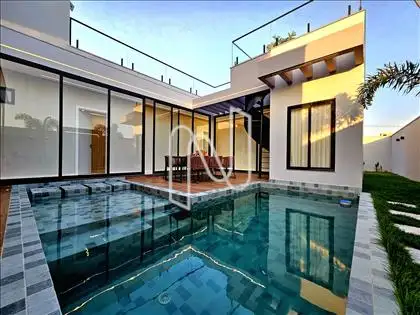    Casa/piscina.   Casa/piscina.