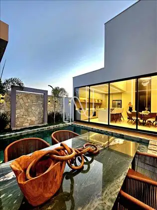     Casa/área de lazer.    Casa/área de lazer.