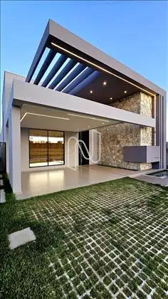  Casa/fachada/lateral. Casa/fachada/lateral.