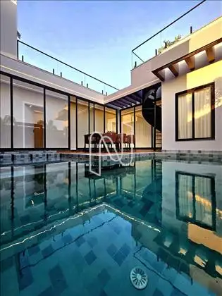   Casa/piscina.  Casa/piscina.