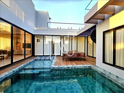  Casa/piscina.   Casa/piscina. 