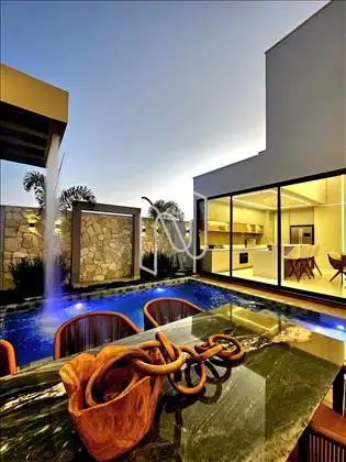    Casa/piscina.   Casa/piscina.