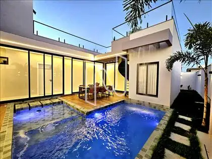   Casa/piscina.   Casa/piscina.