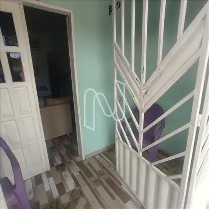   A frente da primeira casa