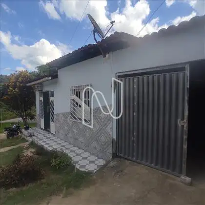  A frente da primeira casa