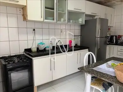  Casa com 3 quartos em condominio pra venda 