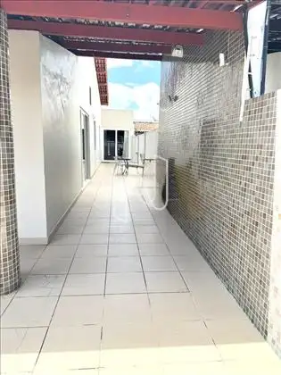 Corredor lateral/ garagem 