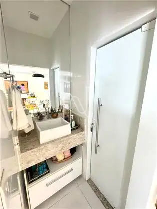 Entrada do banheiro dos fundos 