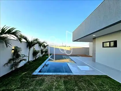  Casa/fachada lateral.