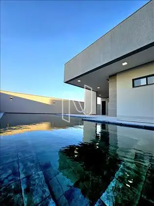   Casa/fachada lateral.