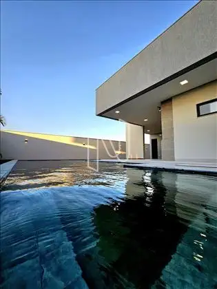   Casa/fachada lateral.