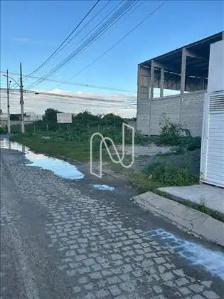   Terreno/fachada.