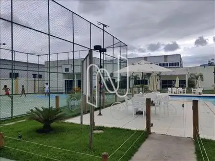   Quadra de esportes e Piscina