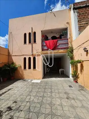    Casa comercial/área externa.