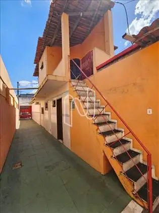     Casa comercial/área externa.