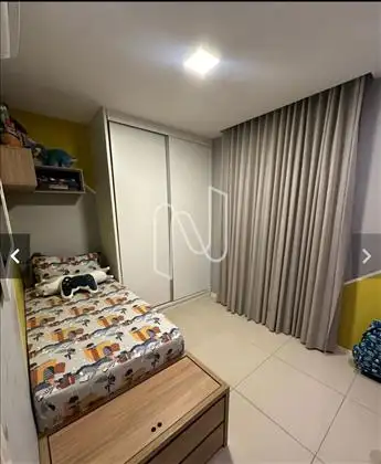 Quarto com Guarda Roupas e cama ar condicion