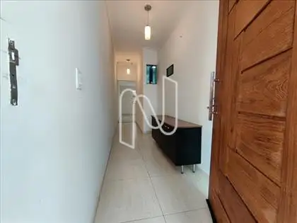  Hall de entrada e corredor para a sala 
