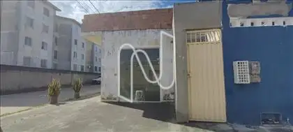    Loja de esquina com corredor lateral