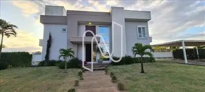 Casa mobiliada em condominio de campo