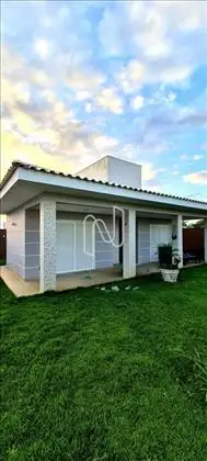 Casa mobiliada em condominio de campo 