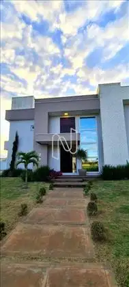 Casa mobiliada em condominio de campo 