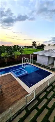Casa mobiliada em condominio de campo 