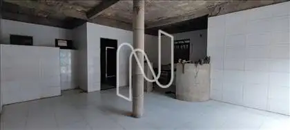 Salão principal ao fundo sanitários e cozinha