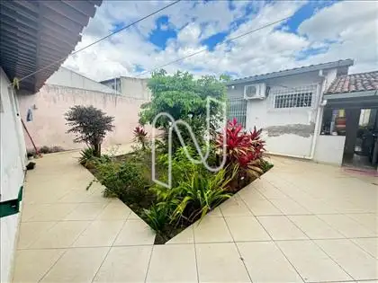 Casa pra venda no bairro Santa Monica  