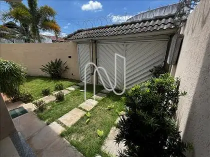 Quintal da Frente e Garagem 