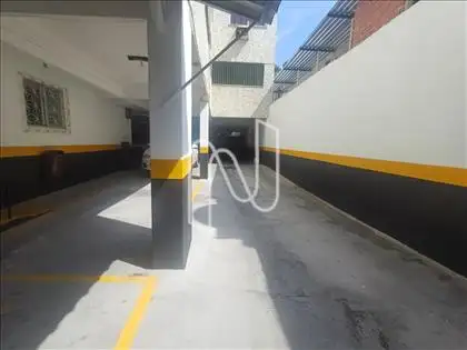 garagem com portão eletrônico 