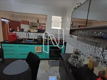 dois ambientes de cozinha 