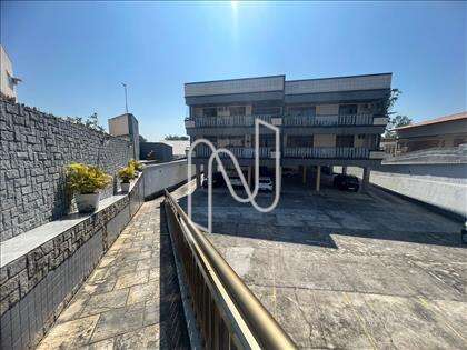 Garagem e acesso a rua de trás 