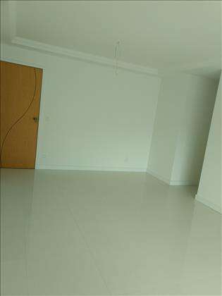 Salão piso em porcelanato