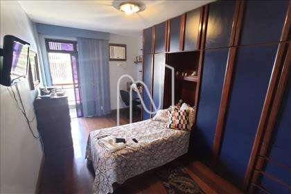 ótimo quarto com armário embutido 