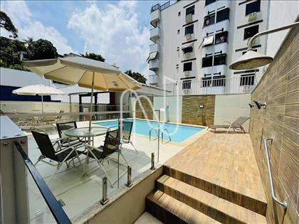 Área de lazer/ ducha e piscina. 