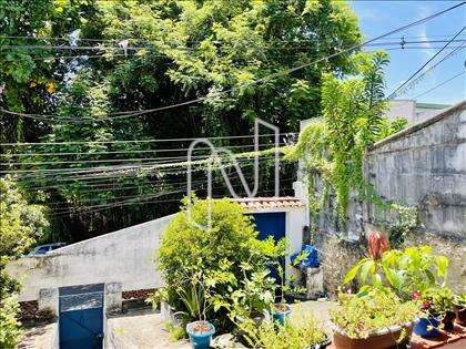Quintal frontal. 