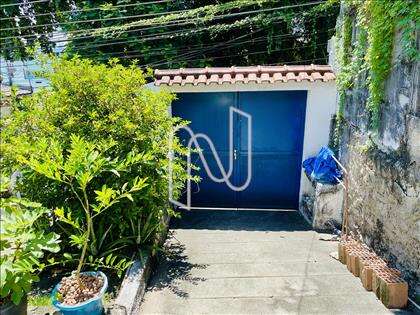 Acesso a garagem. 