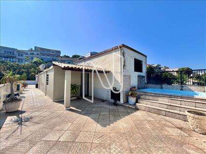 Cobertura e piscina