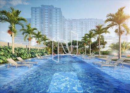 Piscina 25m e deck molhado.