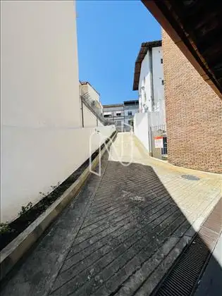 Acesso à garagem. 