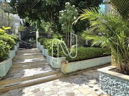 Jardim da esquerda de entrada 