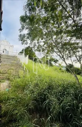 Vista para o verde e Igreja Histórica..