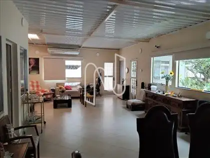 Sala grande podendo ser um salão de festa 