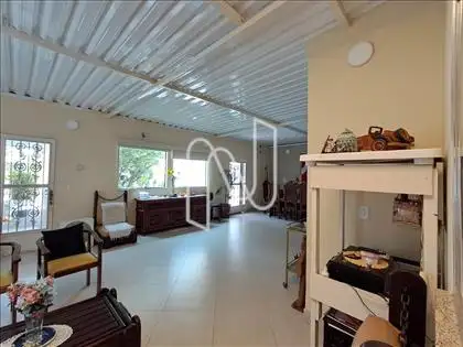 Sala grande , podendo ser salão de festa 