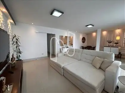 Salão em dois ambientes com vista para o mar 