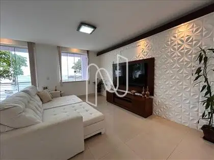 Salão em dois ambientes com vista para o mar 