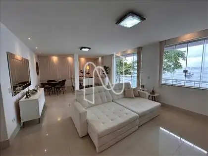 Salão em dois ambientes com vista para o mar 