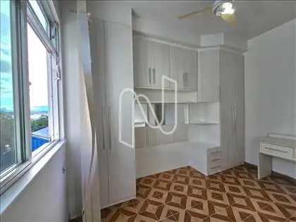 Quarto de lateral esquerda